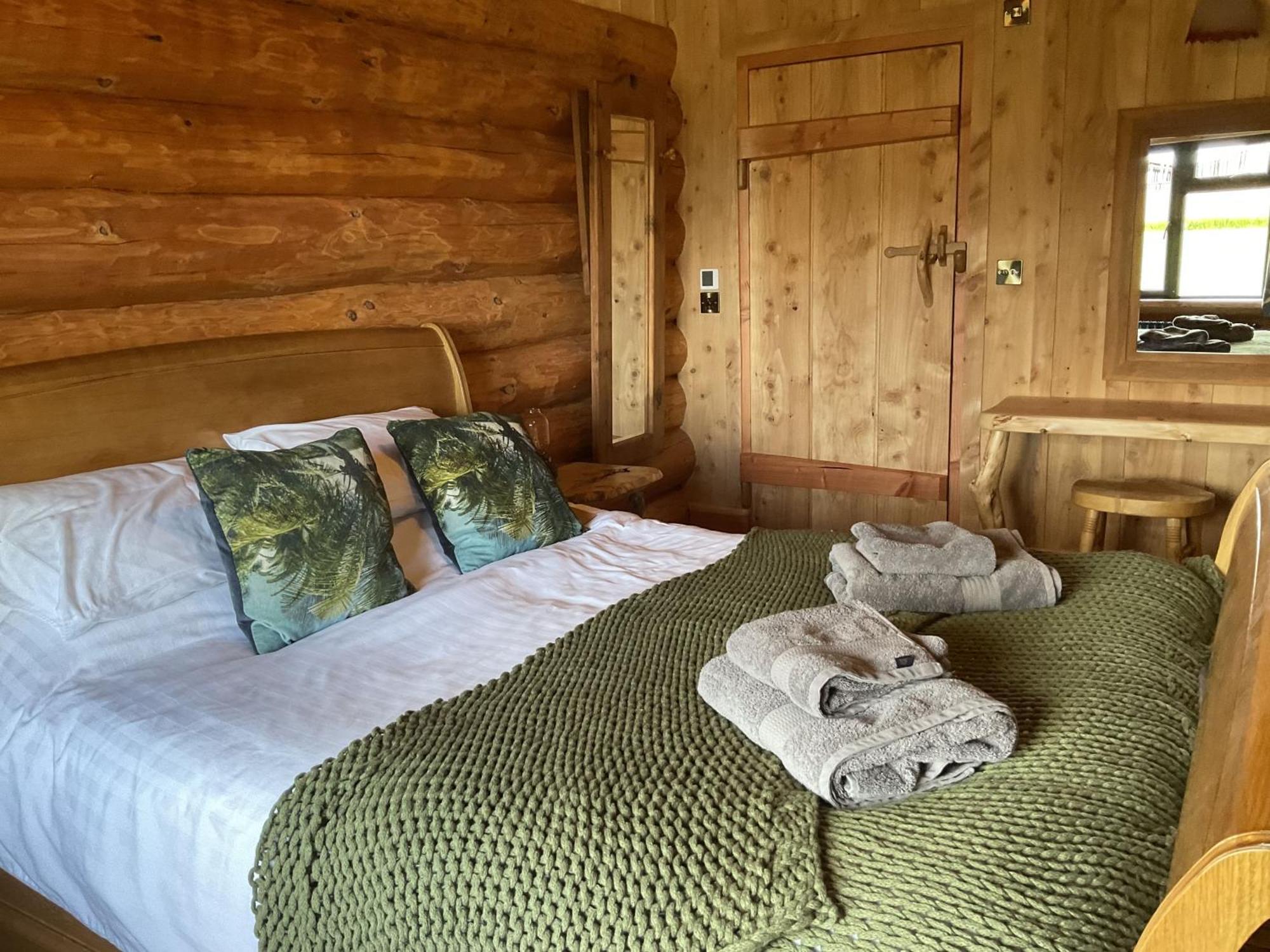 Rowan - Tedstone Log Cabins Bromyard Exteriör bild