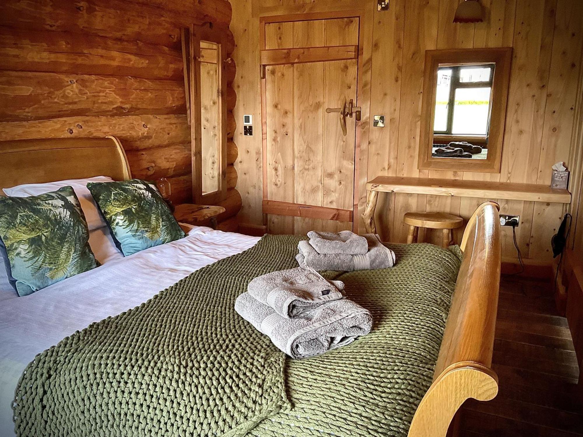 Rowan - Tedstone Log Cabins Bromyard Exteriör bild